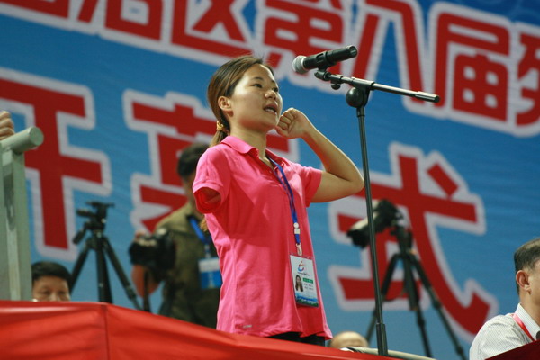 图为裁判员代表宣誓